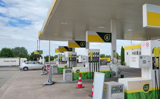 Rząd straszył drożyzną, ale ceny na węgierskim rynku paliw maleją