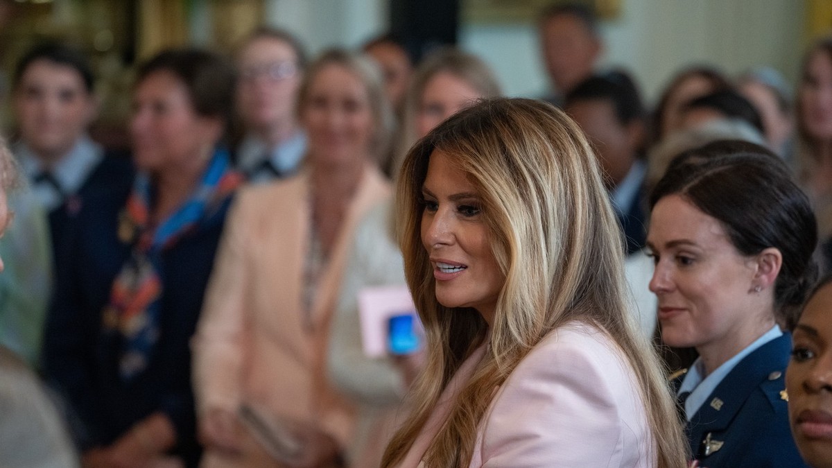 Melanija Tramp se pojavila ovako odevena u Beloj kući i izgleda kao milion dolara
