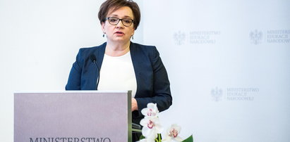 Minister Zalewska skrzywdzi dzieci ze wsi