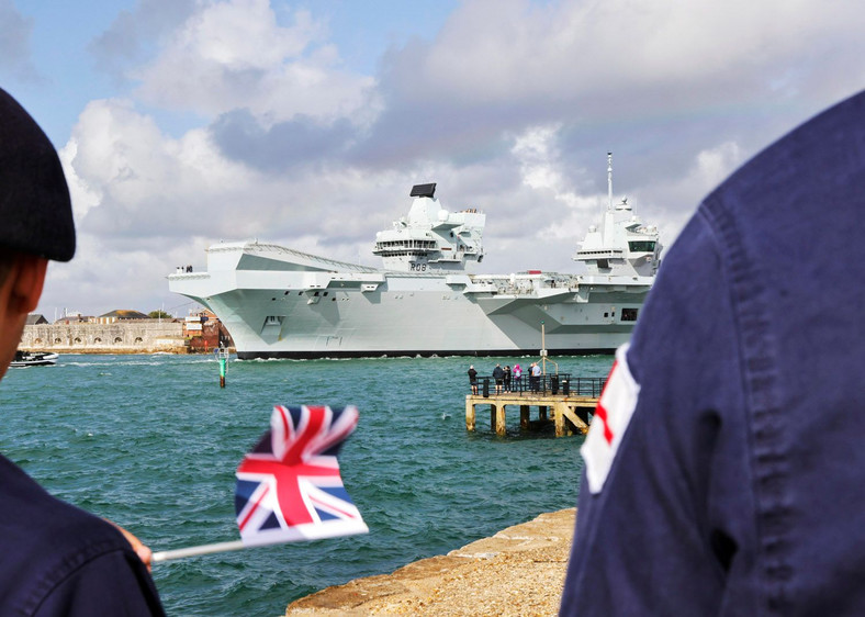 HMS Queen Elizabeth rozpoczyna podróż do USA