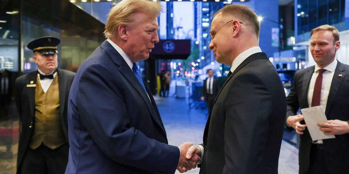 Donald Trump wita Andrzeja Dudę.