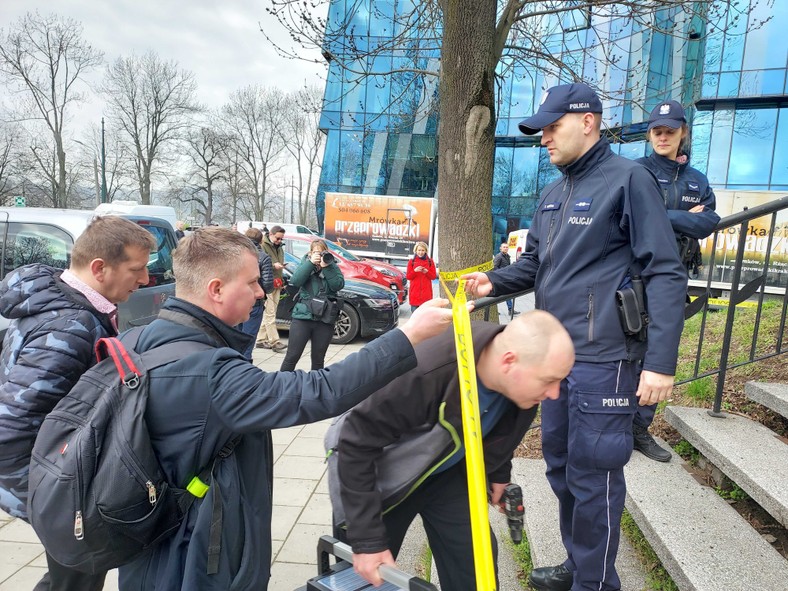 Krakowscy urzędnicy "odbijają" zbiory z nielegalnego muzeum