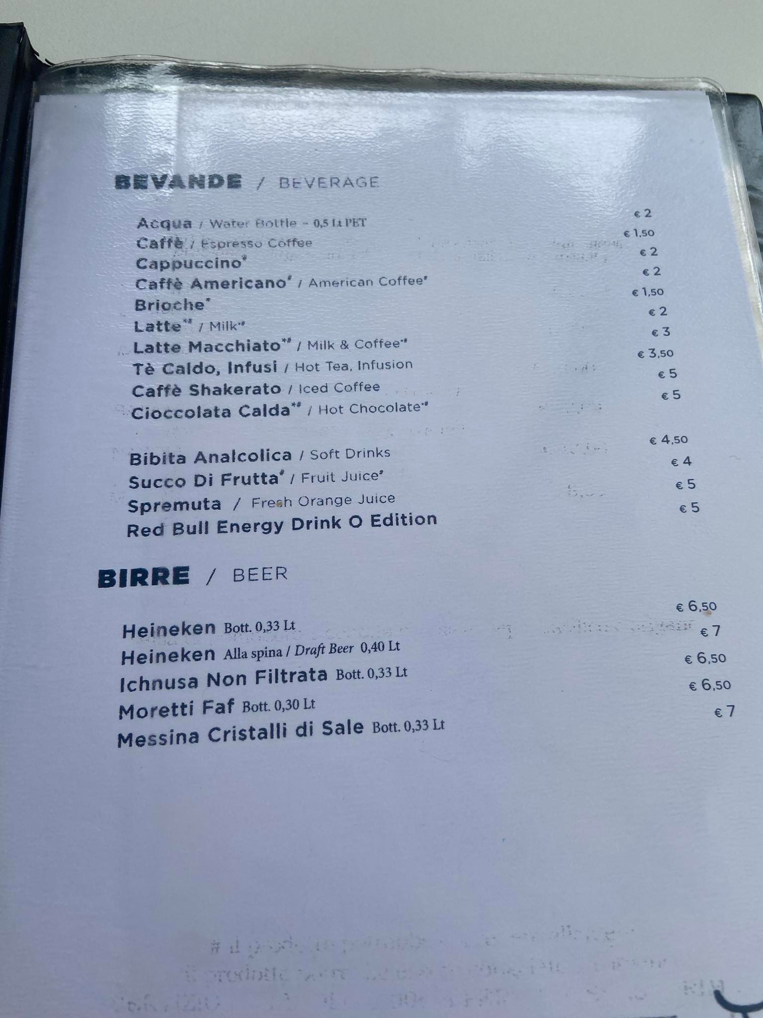 Drinky ponúkajú aj v milánskom parku Sempione.