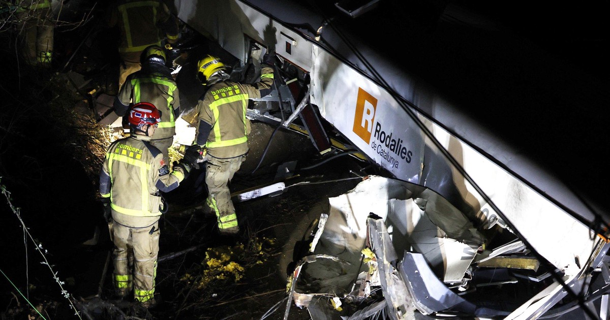 Kolejne tragedie kolejowe w Hiszpanii. "Runął na tory"