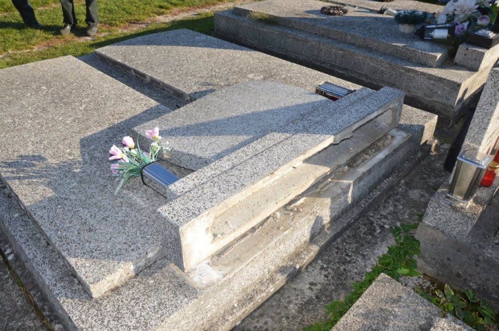 Vandali na cintoríne vo Vrútkach zničili 40 hrobov
