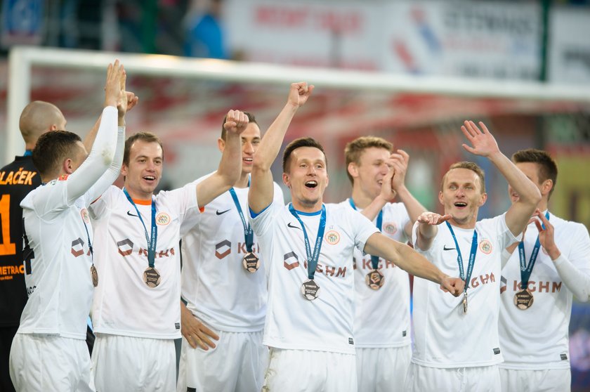 Zagłębie Lubin świętuje podium. Szalony taniec na stacji beznynowej!