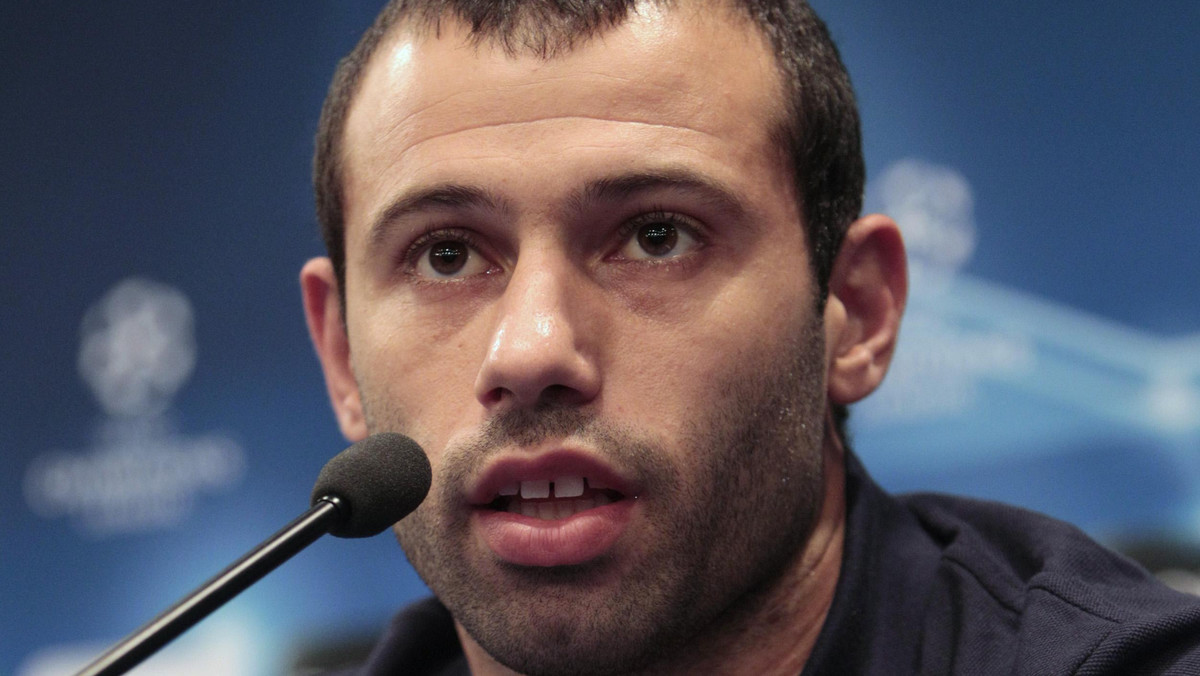 Javier Mascherano nie będzie mógł zagrać w meczu FC Barcelona z Valencią. Argentyńczyk otrzymał bowiem czerwoną kartkę... po przegranym 2:3 spotkaniu z Osasuną w Pampelunie.