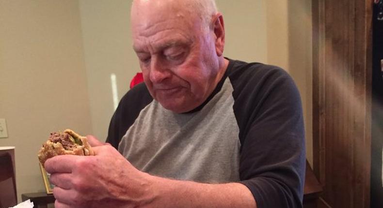 Grandpa goes viral on Twitter after he was abandoned by his grandkids