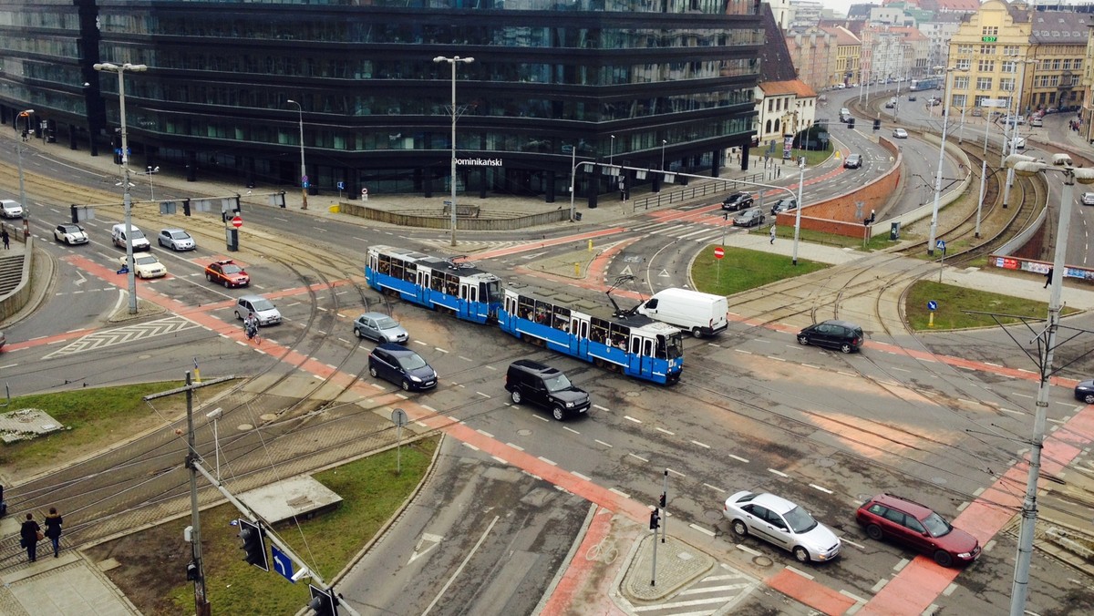 Aktywiści ze stowarzyszenia Akcja Miasto chcą, by we Wrocławiu powstały nowe przejścia dla pieszych w rejonie ulicy Młodych Techników i Nabycińskiej oraz na placu Dominikańskim. Petycję w tej sprawie społecznicy przesłali już do prezydenta Wrocławia.