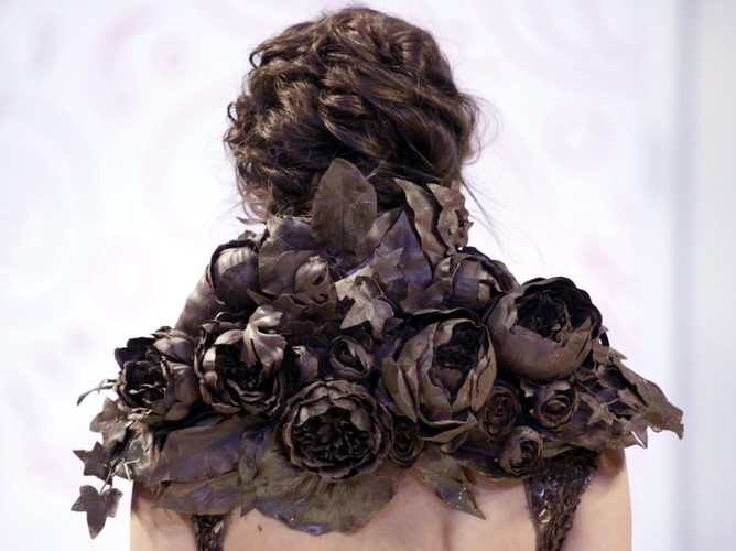 Pokaz sukienek z czekolady na Salon du Chocolat w Moskwie