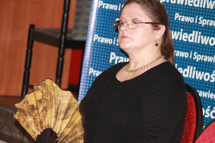 „Społeczeństwo nie może jednak fundować słodkiego życia nietrwałym, jałowym związkom osób, z których społeczeństwo nie ma żadnego pożytku, a tylko ze względu na łączącą ich więź seksualną”