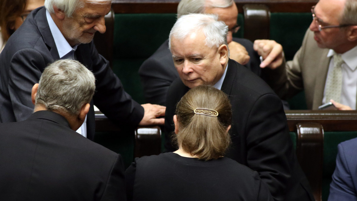 W niedzielę 11 września odbędzie się posiedzenie Rady Politycznej PiS - dowiedziała się PAP od polityków tej partii. Rada zdecyduje m.in. o tym, którzy politycy będą przez kolejne lata wiceprezesami PiS. Najprawdopodobniej do tego grona dołączą Piotr Gliński i Mateusz Morawiecki.