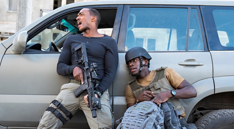 Anthony Mackie és Damson Idris az Outside the Wire-ben