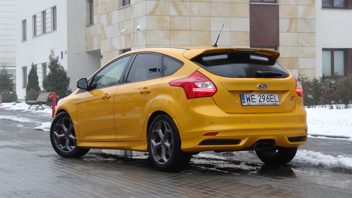 Nowy hit wśród kierowców! Ford focus ST pokonał volkswagena golfa GTI