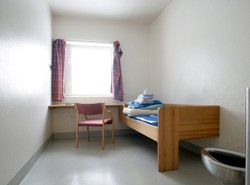 Ujawnili, jak wygląda cela oprawcy z Norwegii