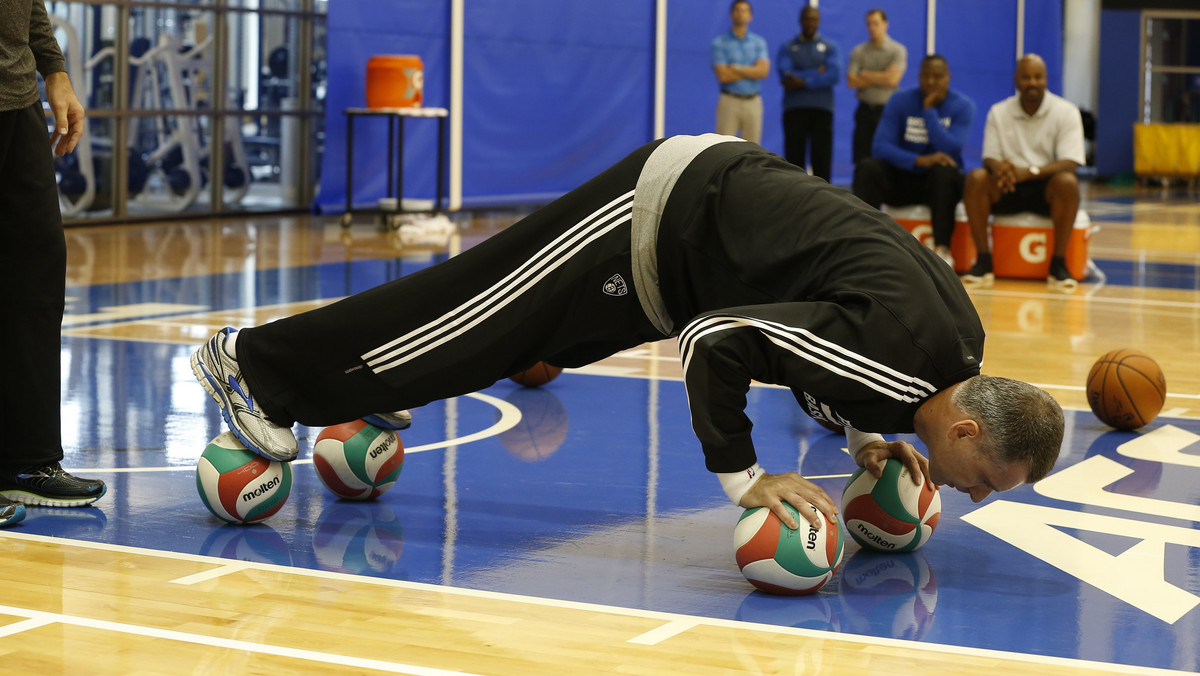 Michaił Prochorow, rosyjski miliarder, właściciel amerykańskiej drużyny koszykarskiej Brooklyn Nets, pojawił się na ostatnim treningu Netsów. Biznesmen pokazał, że sport nie jest mu obcy...