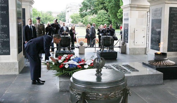 obama składa wieniec