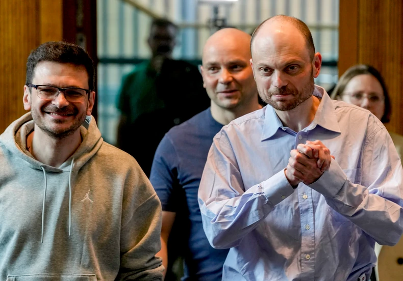 Oslobođeni ruski zatvorenici Ilja Jašin, Andrej Pivovarov i Vladimir Karamurza u Bonu 2. avgusta