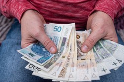 ZUS od marca wypłaci 2704 zł miesięcznie. Komu przysługuje nowy dodatek?