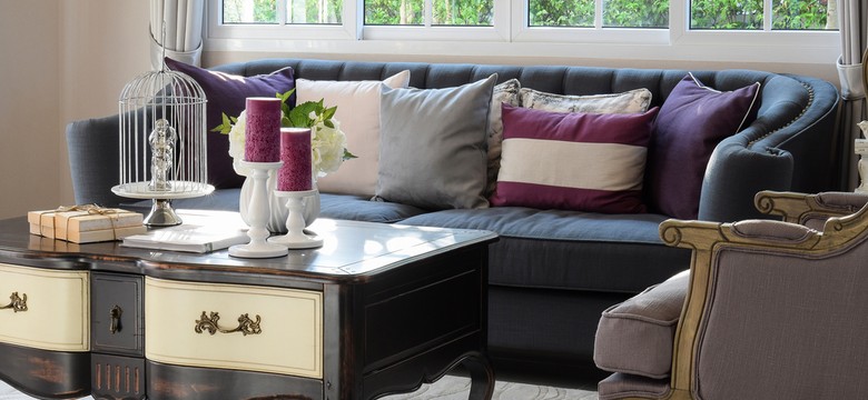 Jak udekorować salon za pomocą książek? PORADY