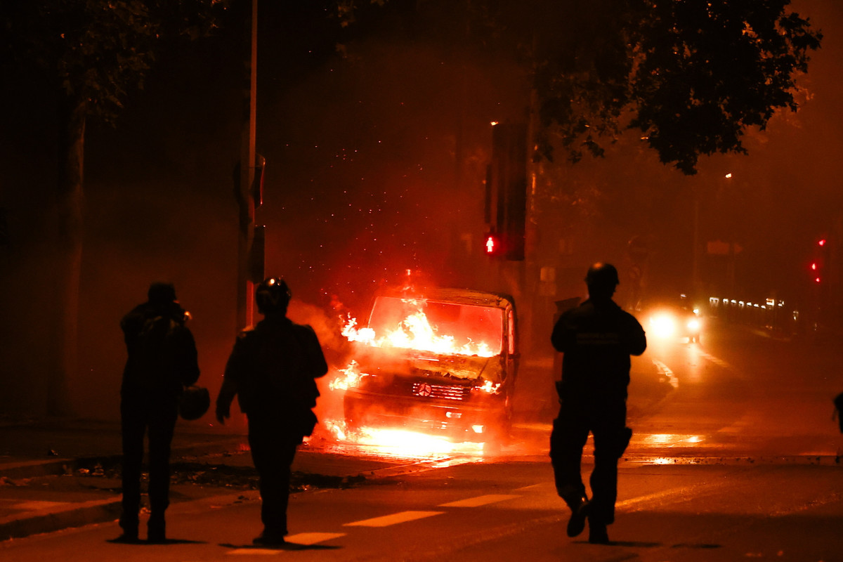 Émeutes en France.  L’Ambassade de la République de Pologne recommande la prudence