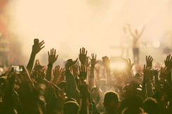 Cenzura obyczajowa, piractwo i darmowe hity w internecie. Co się stało z polską branżą muzyczną?