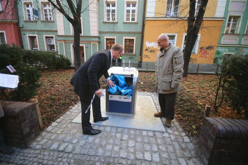 To jest śmietnik, a nie bankomat!