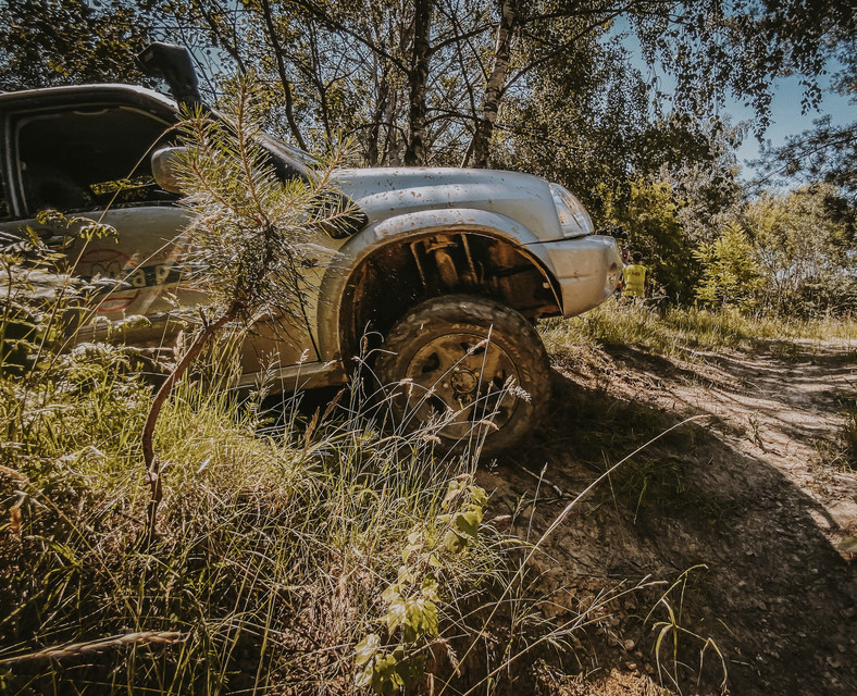 Suzuki w terenie podczas rajdu