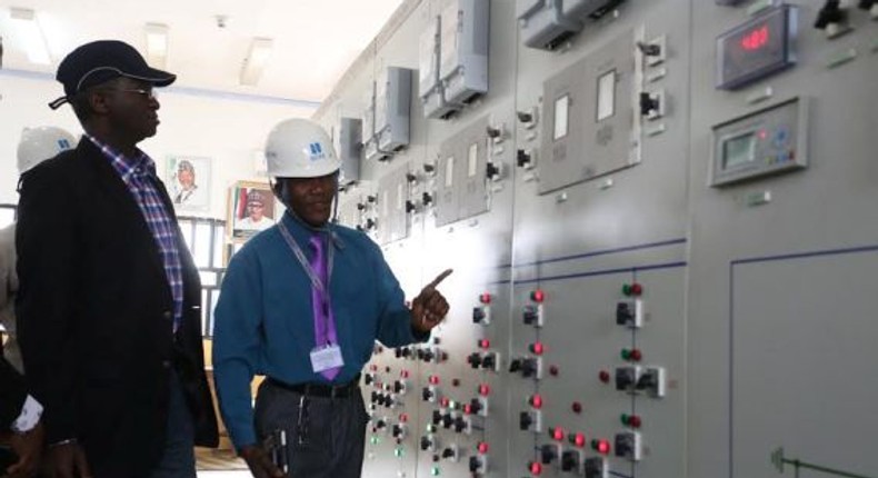 Minister of Power, Works and Housing, Babatunde Fashola on tour of projects in North on January 25, 2016