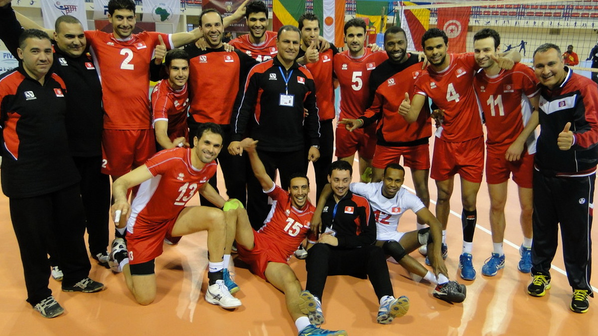 Reprezentacja Tunezji wygrała w Tunisie zakończony w piątek turniej kwalifikacyjny do mistrzostw świata siatkarzy w Polsce grupy V. Gospodarze wygrali wszystkie cztery spotkania w Pałacu Sportu, nie stracili nawet seta. Takie rozstrzygnięcie oznacza, że grupowym rywalem Biało-Czerwonych podczas MŚ będzie Kamerun.