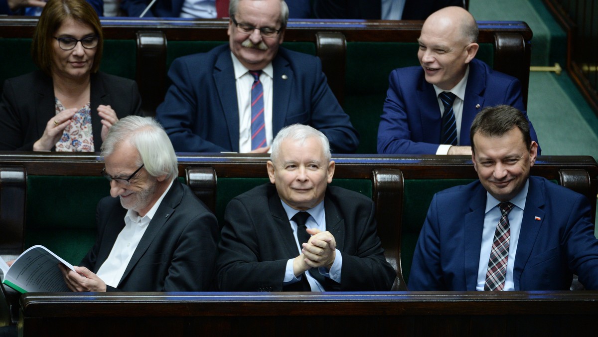 "Od lat Jarosław Kaczyński wraz z kierownictwem i parlamentarzystami PiS obchodzi Święto Niepodległości 11 listopada w Krakowie; tak też będzie i jutro" - napisała na Twitterze, w przeddzień obchodów Święta Niepodległości, rzecznik PiS Beata Mazurek.