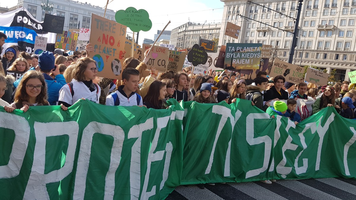 Warszawa: Młodzieżowy Strajk Klimatyczny. "Nie damy sobie zabrać przyszłości"