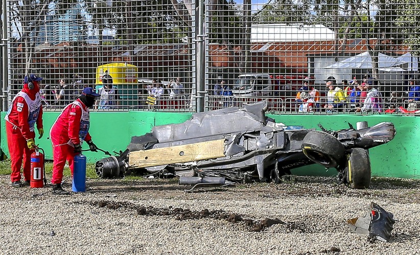 Tego nie da się wyklepać. Z bolidu Fernando Alonso zostały tylko szczątki