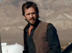 Luke Perry w świątecznym klipie Killersów