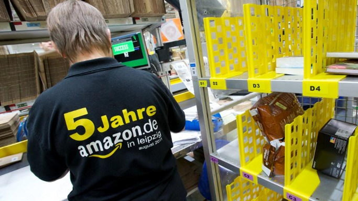 Niemiecki związek zawodowy sektora usług Verdi wezwał w czwartek pracowników dwóch z działających w Niemczech placówek internetowej firmy handlu wysyłkowego Amazon do strajku, który miałby przyspieszyć rozwiązanie obecnego sporu płacowego.