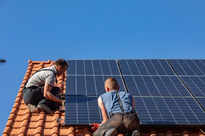 Podatek od nieruchomości od fotowoltaiki. Kto i ile musi zapłacić w 2025 roku za panele?