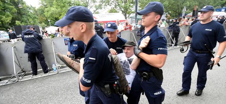 Policja: Demonstracje przed SN i Senatem odbyły się bez poważniejszych incydentów