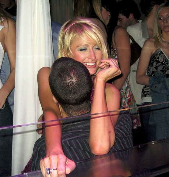 Tak imprezuje Paris Hilton (fot. Agencja BE&amp;W)