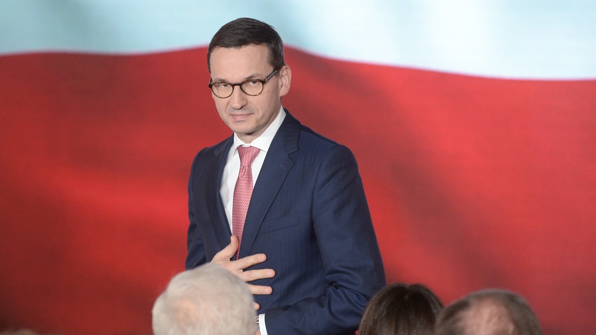 - Jest poważna szansa na porozumienie - mówi premier Mateusz Morawiecki w wywiadzie dla wPolityce.pl, pytany o możliwość kompromisu z KE. Jak dodał, szanse na porozumienie ocenia na 65-70 proc. - Z kolejnych rozmów z komisarzami wynika duże zrozumienie dla naszej postawy - zaznaczył.