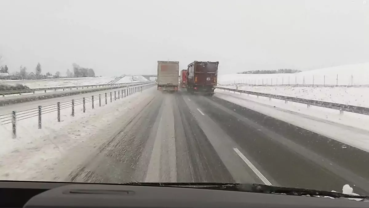 Patrol ITD interweniował, bo kierowca ciężarówki złamał zakaz wyprzedzania