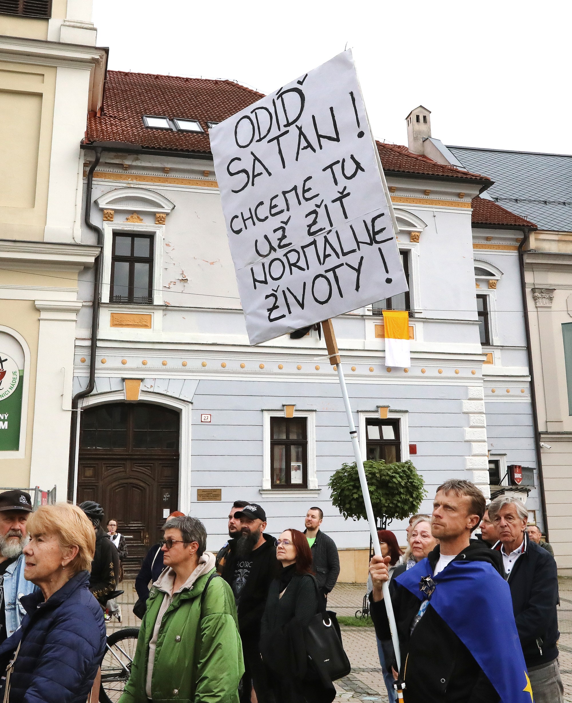 Vo viacerých mestách na Slovensku i v zahraničí sa vo štvrtok večer konali protestné zhromaždenia Slovensko je Európa.