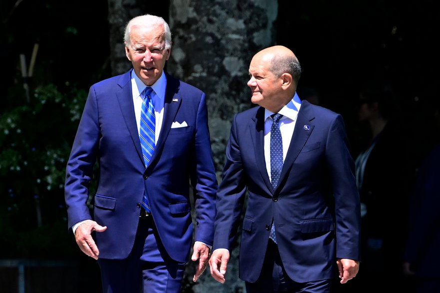 Kanclerz Niemiec Olaf Scholz i prezydent USA Joe Biden na szczycie G7, 26 czerwca 2022 r.