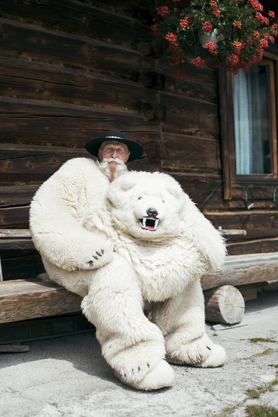 Marek Zawadzki – od kilkunastu lat wkłada kostium legendarnego białego misia i pozuje do zdjęć z turystami na Krupówkach