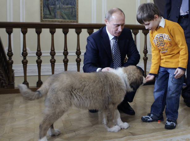 Putin zaśpiewał i zagrał na fortepianie dla chorych dzieci