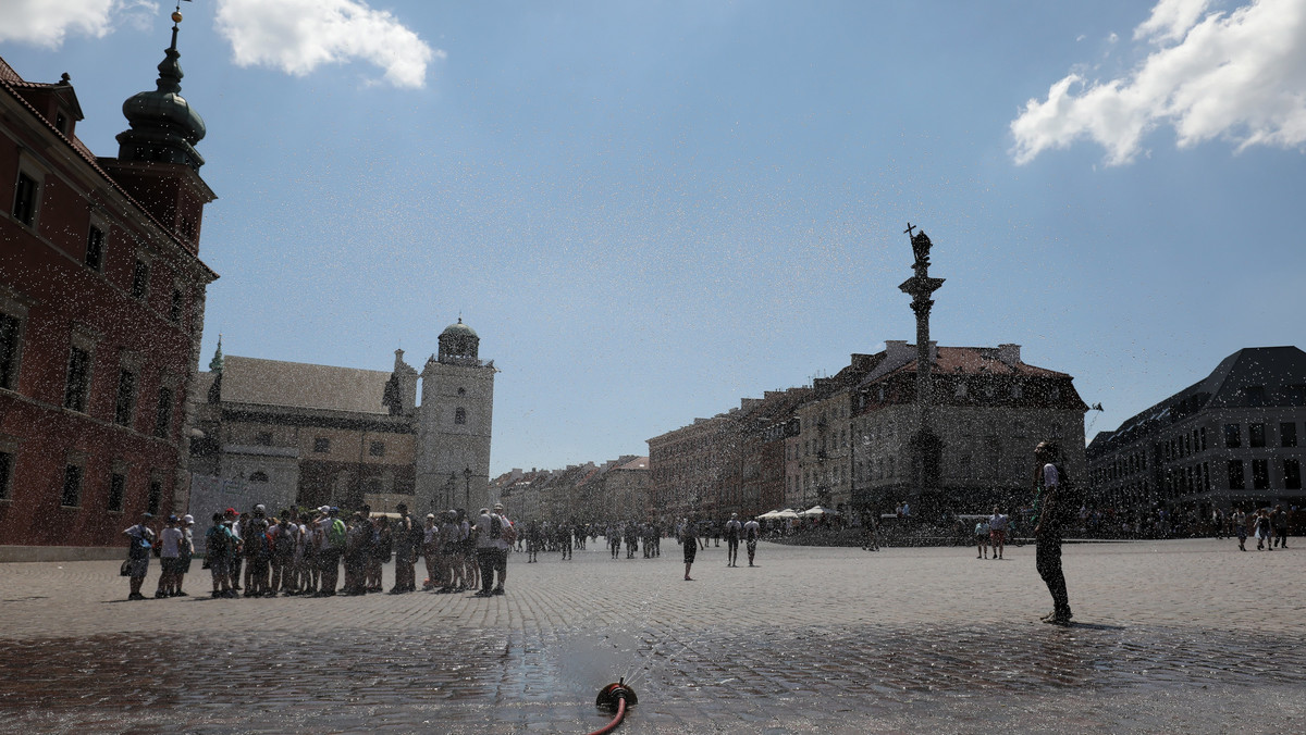 Jak informuje IMGW Europa Centralna i Wschodnia jest pod wpływem wyżu znad Zatoki Fińskiej, Nad Polską wciąż utrzymuje się ciepłe i suche powietrze napływające z południowego zachodu. Największe upały zapowiadane są na jutro. W Zielonej Górze z samego rana termometry wskażą 34 stopnie. Jeszcze cieplej będzie na zachodzie Europy.