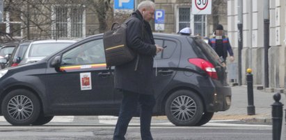 Znany poseł przyłapany. Zdjęcia mówią same za siebie! Oj, nieładnie