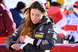 Goggia wygrała zjazd w Sankt Moritz ze... złamaną ręką