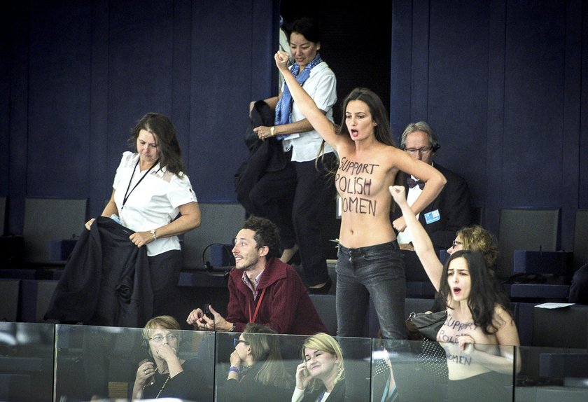 Aktywistki Femen podczas sesji w Parlamencie Europejskim