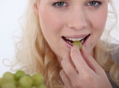 Odchudza, wzmacnia pamięć. Sposób żucia ma znaczenie