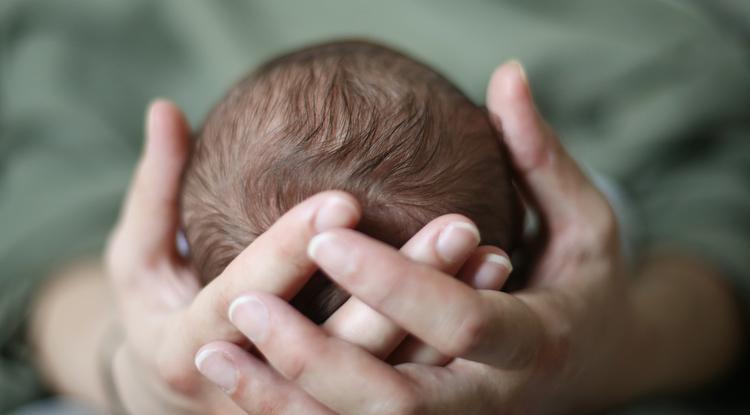 Ritkaság, ha egy újszülött nagy hajjal születik Fotó: Getty Images